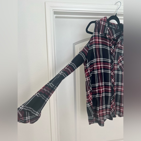 Mixed Threads Allayah Cold Shoulder Top size medium - Picture 4 of 6